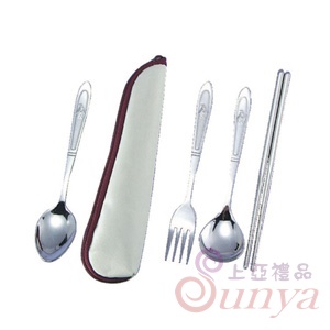 J675三入19公分拉鍊包