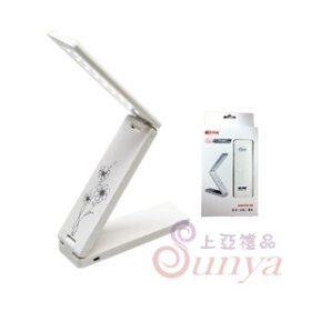 E062 LED折疊式檯燈(內附USB插頭)