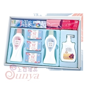 洗髮乳250ml、沐浴乳250ml、香皂75g*3、洗手乳250ml、獅王牙膏200g、桑拿巾